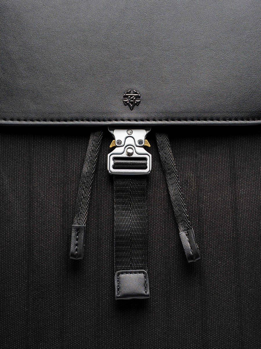LussoBackpackBlackLeather4_a0f7d71d-9141-4f3c-9ffe-38c8cfe56de3 - Zeve